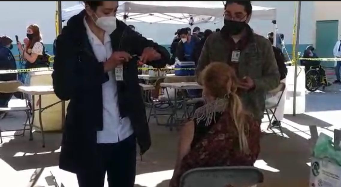 Se acaban vacunas anti Covid en Tijuana de hoy, piden a población retirarse