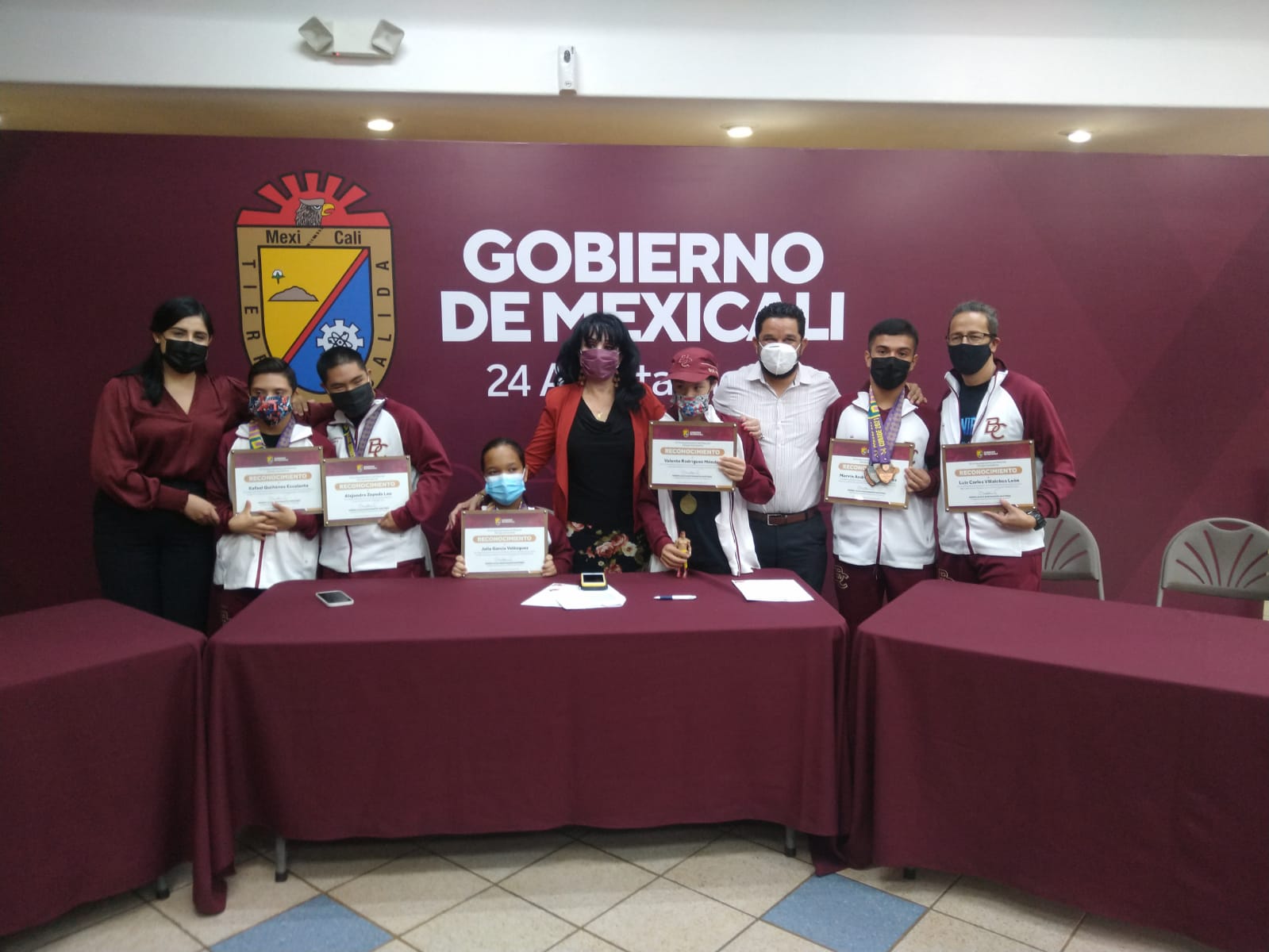 Reconoce alcaldesa a atletas mexicalenses