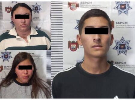 Jóvenes simulan ser policías; terminan arrestadas junto con su cómplice