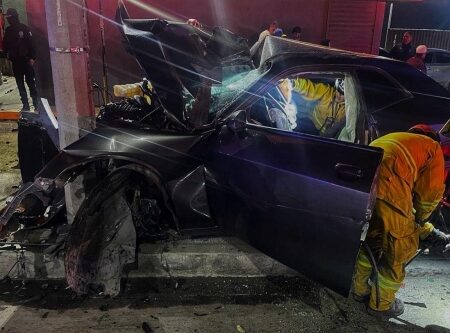 Automovilista causa la muerte de mujer que iba de copiloto