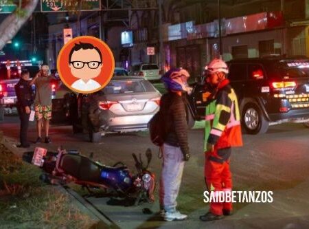 Salen ilesos motociclista y automovilista involucrados en choque