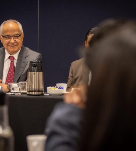 Alfredo Álvarez asiste a reunión del Grupo Político Tijuana