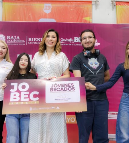 Gobernadora Marina del Pilar inicia entrega de becas JOBEC para juventudes