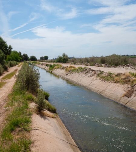 Advierten riesgos de nadar en pozos y canales este verano