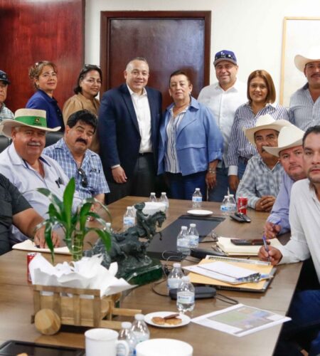 Gobierno de Baja California impulsa acuerdos para fortalecer a productores de alfalfa