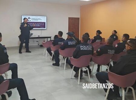 Capacitan a policías de SQ para revisiones en escuelas