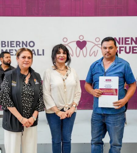 Entregan títulos de propiedad para fortalecer el patrimonio de las familias de Mexicali