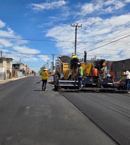 Avanza rehabilitación de vialidades en El Cóndor