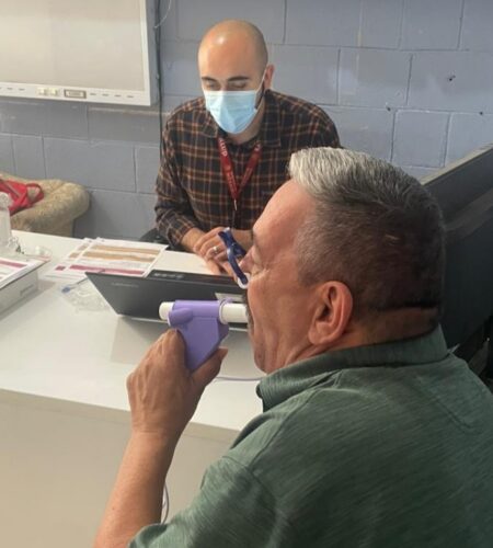 Buscan detectar enfermedades en poblaciones vulnerables con jornadas de espirometría