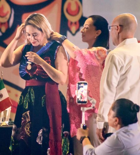 Recibe Teresita Balderas el ‘Galardón Rompiendo el Techo de Cristal’ en Veracruz