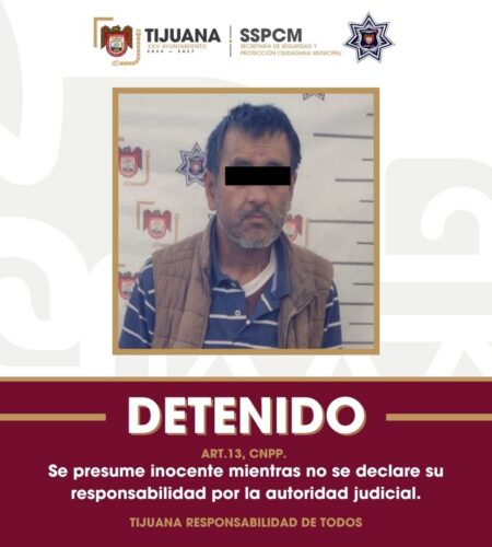 Hombre detenido por agredir a su esposa e hija en Camino Verde