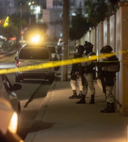Hallan Cadáver dentro de un vehículo en colonia Hipódromo
