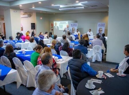 Atiende Alfredo Álvarez peticiones por seguridad, salud mental e infraestructura en Rosarito