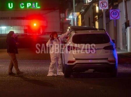 Abandonan camioneta con cadáver en El Prado