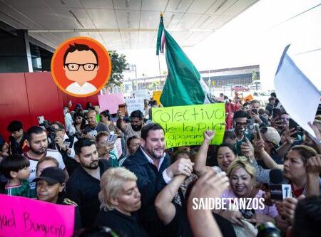 Arropan morenistas a Burgueño en su regreso a Tijuana tras registro por la gubernatura