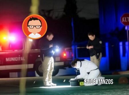 Lo atropellan y luego le disparan frente a su madre