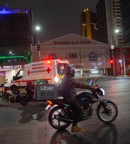 Accidente en Bulevar Agua Caliente deja repartidor lesionado