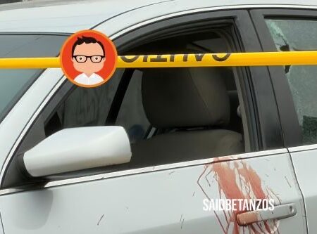 Hallan auto baleado y con manchas de sangre