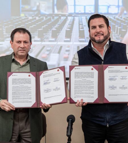 Ismael Burgueño firma convenio con Sindicato de Medios en Tijuana