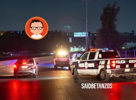 Abandonan cuerpo encobijado dentro de una vagoneta