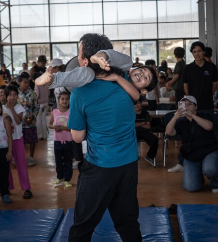 Fundación Tijuana Sin Hambre lleva alegría y lucha libre a niños del albergue Embajadores de Jesús