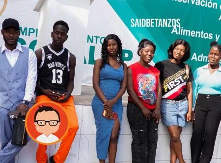 La educación abre camino a familias migrantes en Tijuana; seis haitianos se gradúan del Conalep