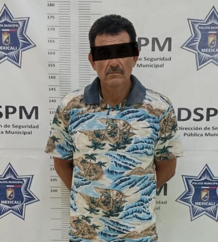 Hombre detenido por robar botellas de tequila en Plaza La Cachanilla