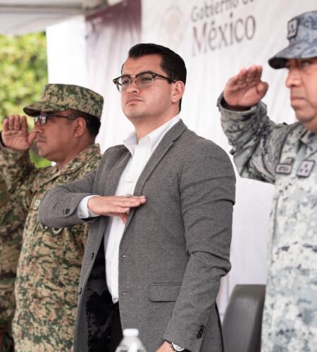 Alcalde Abdiel Gutiérrez paricipa en ceremonia de protesta de bandera de soldados del Servicio Militar Nacional