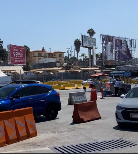Filas para cruzar a EE.UU. en Tijuana generan pérdidas económicas en la región
