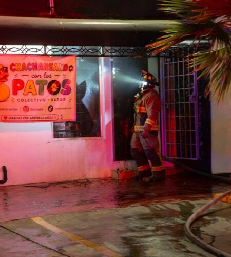 Incendian bazar con bombas molotov en Playas de Tijuana y dejan mensaje
