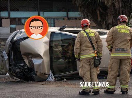 Vecinos voltean auto para rescatar a vendedor de 78 años; conductor intentó escapar
