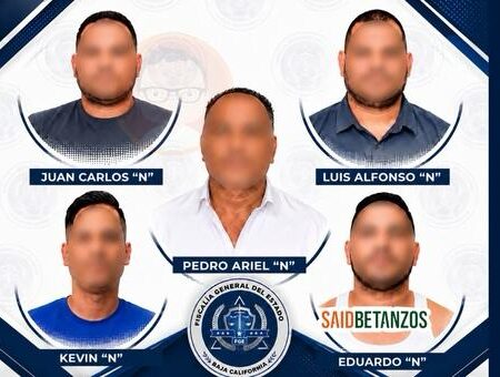 Juez deja en prisión a exdirector de la Policía de Mexicali y cuatro oficiales por desaparición de dos jóvenes; amenazan a testigo
