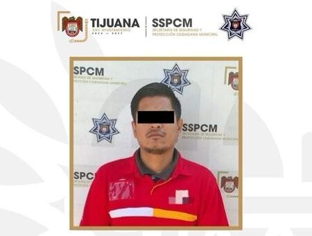 Irrumpe con violencia en la casa de su esposa, pero al llegar los policías se quedó callado