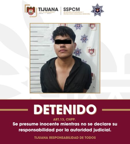 Joven ebrio en la calle Sexta termina detenido por orden de aprehensión por violencia familiar