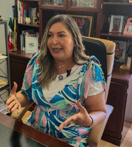 Temor por perder visas genera inquietud entre mujeres que tuvieron hijos en EE.UU.