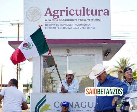 Agricultores mantienen plantón en Sader y podrían protestar en garita comercial
