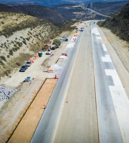 Avanzan las obras de bacheo en el Corredor Tijuana-Rosarito 2000