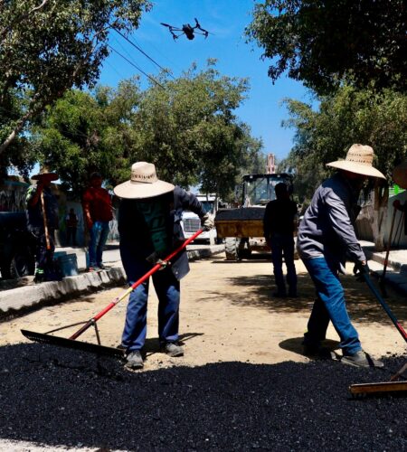 Realizan bacheo en la Avenida de las Caobas para mejorar movilidad