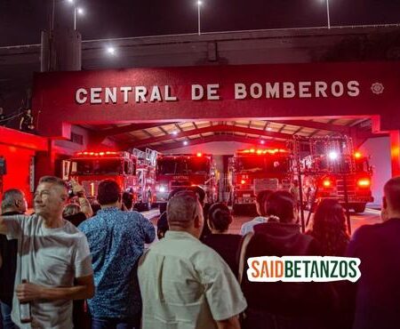 Con mariachi y fuegos artificiales celebran 104 años de Bomberos de Tijuana