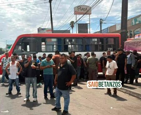 Reubicación de taxis desata bloqueo de Altisa en la 5 y 10