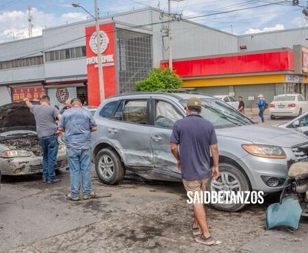 Carambola entre cuatro vehículos deja daños materiales en el Terán Terán