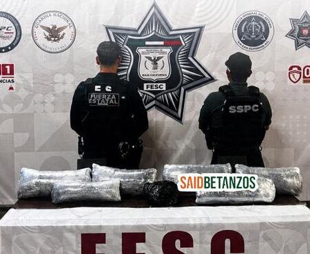 Le “siembran” 26 kilos de metanfetamina en la cajuela de su vehículo