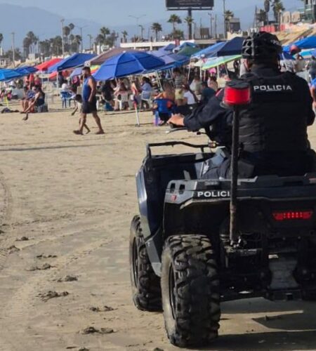 Policía Turística logra salvar a joven inconsciente en la playa