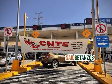 CNTE toma caseta Tijuana-Tecate y permite paso libre