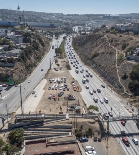 Inauguran rehabilitación del puente peatonal Margarito Saldaña en Tijuana