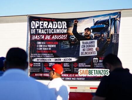 Protestan traileros por la revocación de sus visas; bloquean la aduana de Mexicali