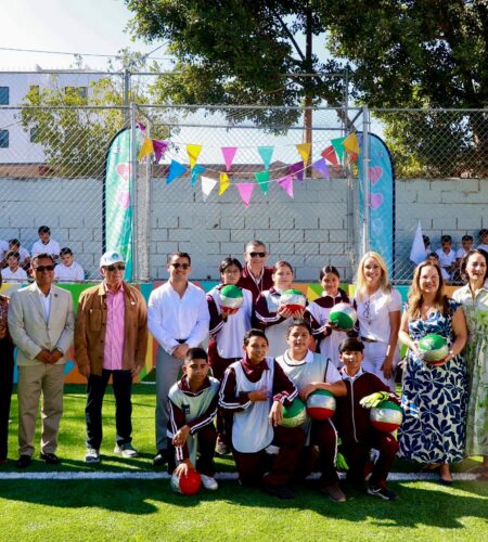 Inauguran cancha de fútbol en la Escuela Emma A. de Bustamante con apoyo de fundación