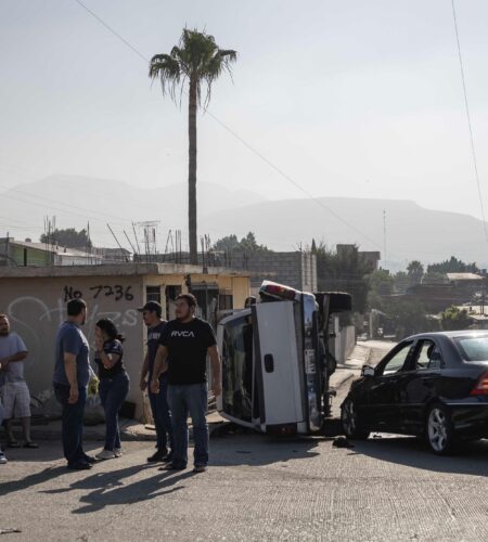 Accidente en El Pípila deja tres heridos tras volcadura