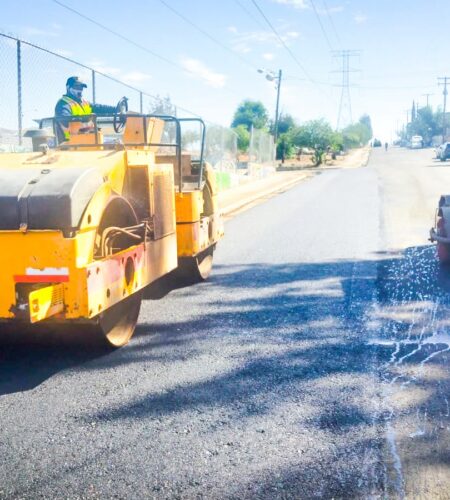Avanzan en Tecate los trabajos de reciclado asfáltico en calles principales