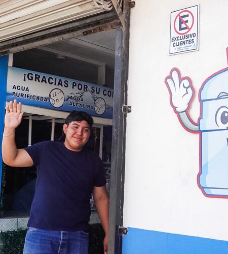 Purificadora en Villa del Real ofrece agua gratis para combatir el calor
